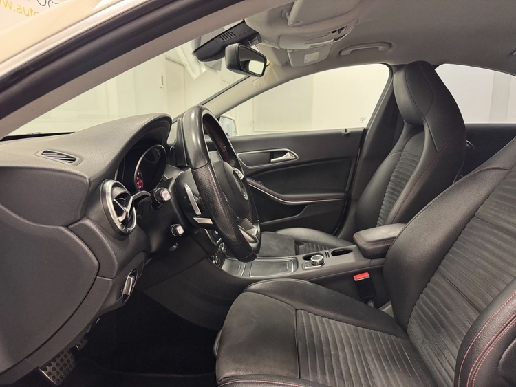Mercedes Clase CLA AMG 200D foto 14