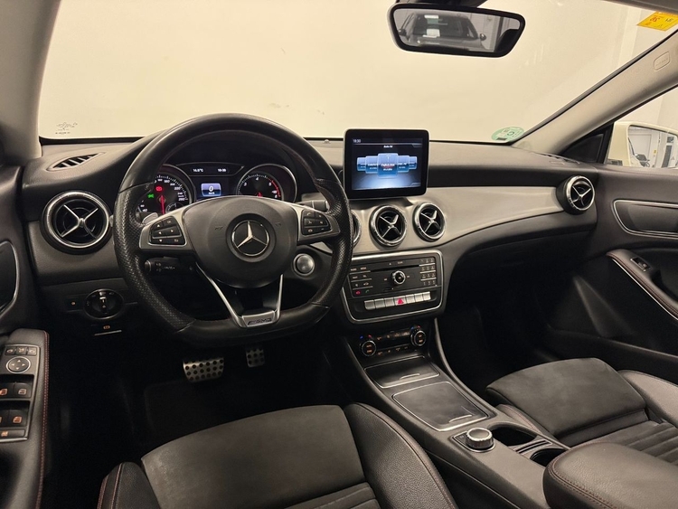 Mercedes Clase CLA AMG 200D foto 9