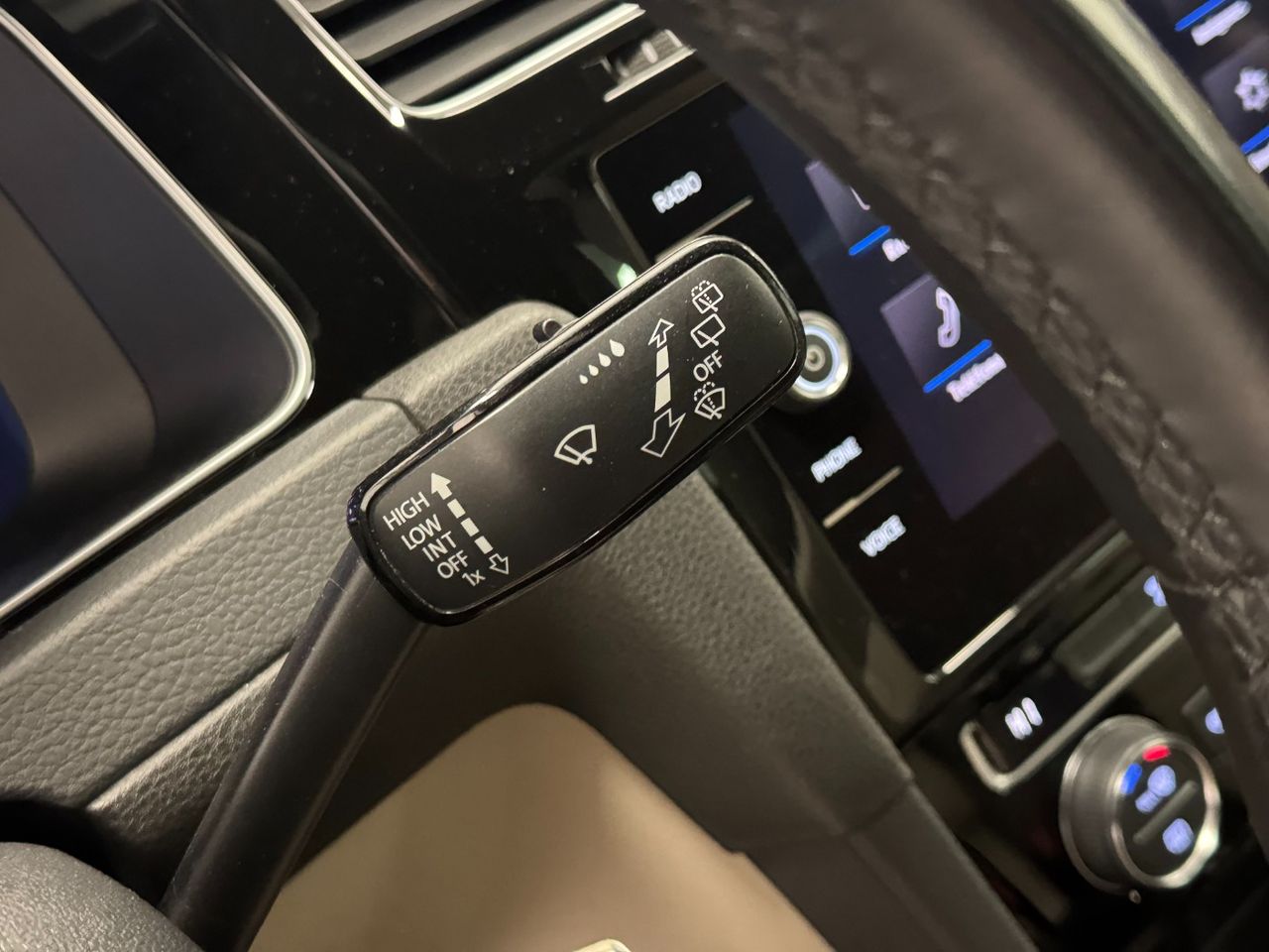 Volkswagen Golf R LINE 1.5TSI 150CV miniatura 21