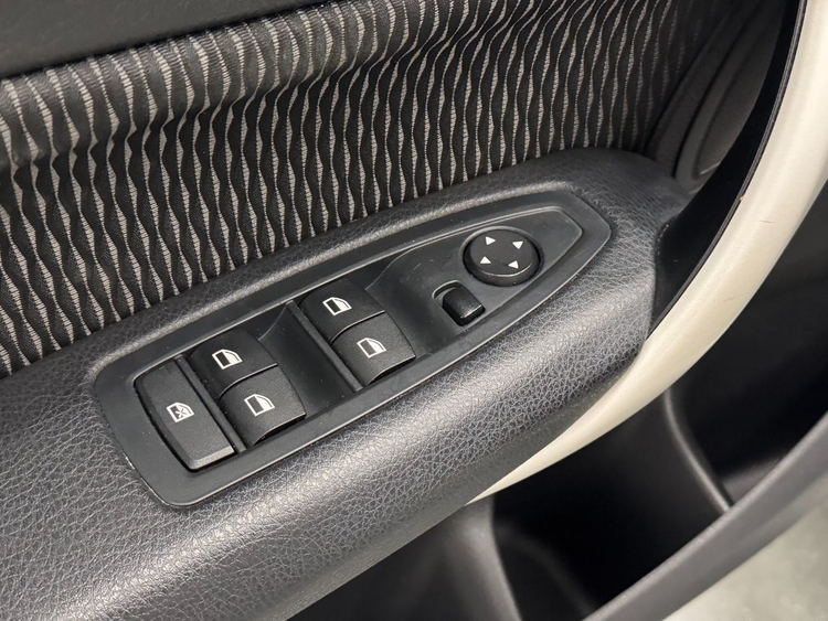 BMW Serie 1 116D foto 17