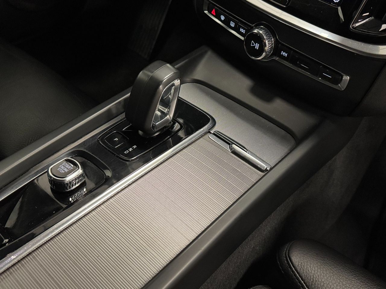 Volvo V60 B4 D PLUS DARK AUTO miniatura 31