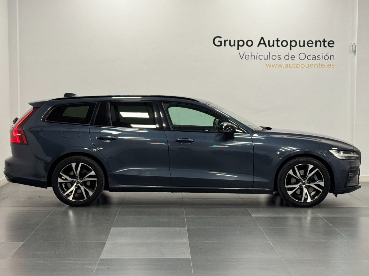 Volvo V60 B4 D PLUS DARK AUTO foto 3