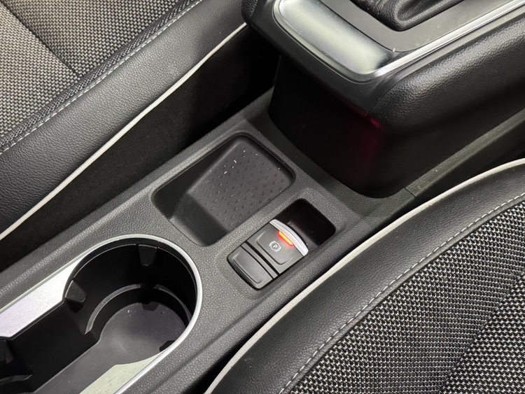 Renault Captur ZEN EDC 140CV foto 38