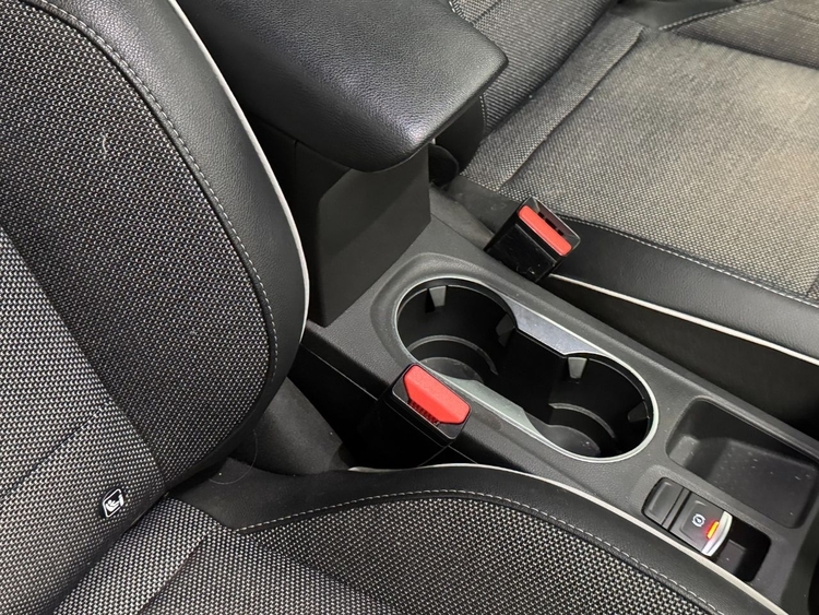 Renault Captur ZEN EDC 140CV foto 39