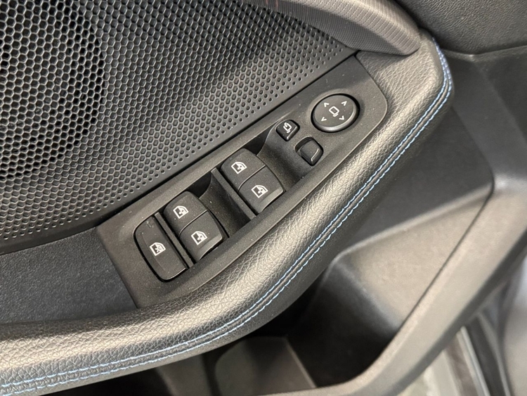 BMW Serie 1 18D foto 17