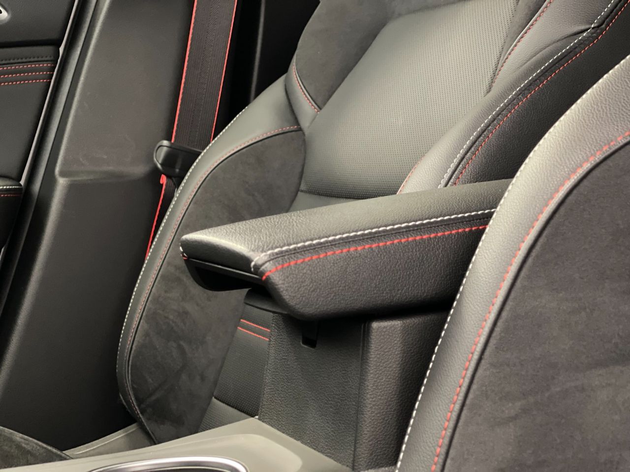 Renault Arkana RS LINE FULL HYBRID 145 foto 30