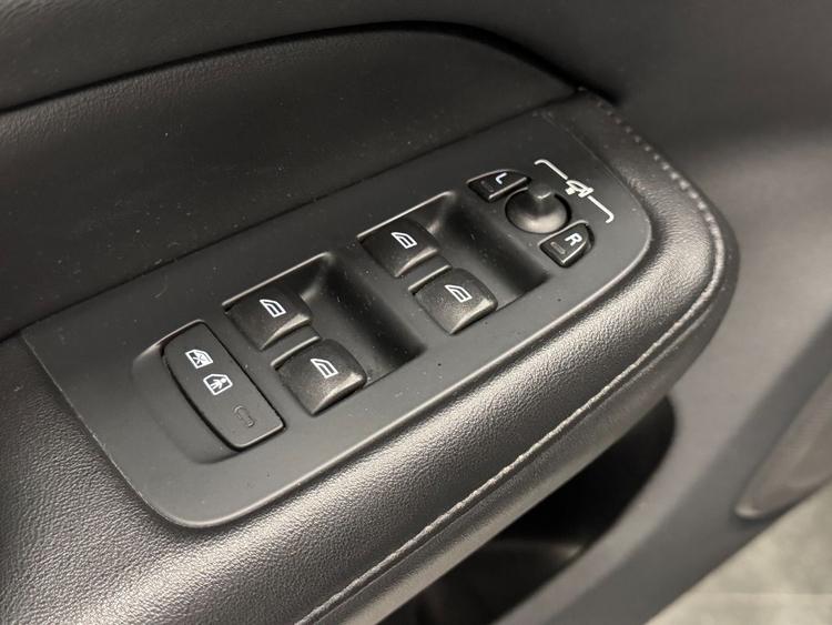 Volvo V60 2.0 B4 D PLUS DARK AUTO foto 16