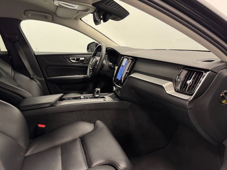 Volvo V60 2.0 B4 D PLUS DARK AUTO foto 25