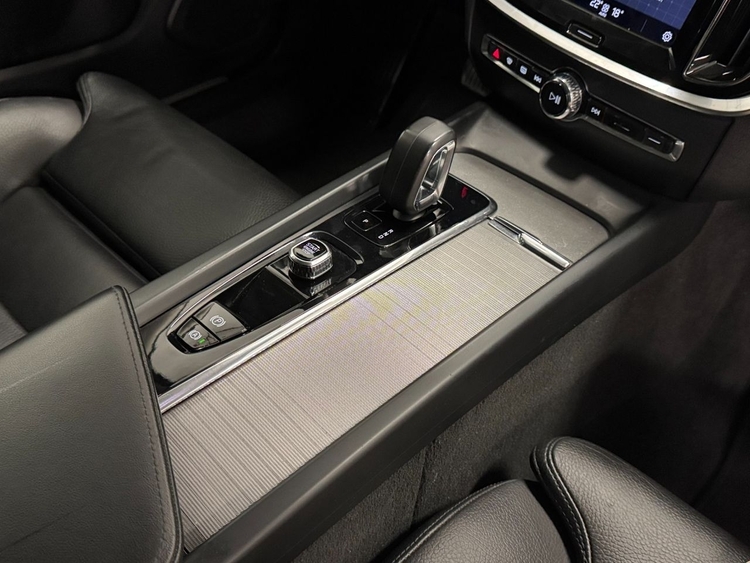 Volvo V60 2.0 B4 D PLUS DARK AUTO foto 38