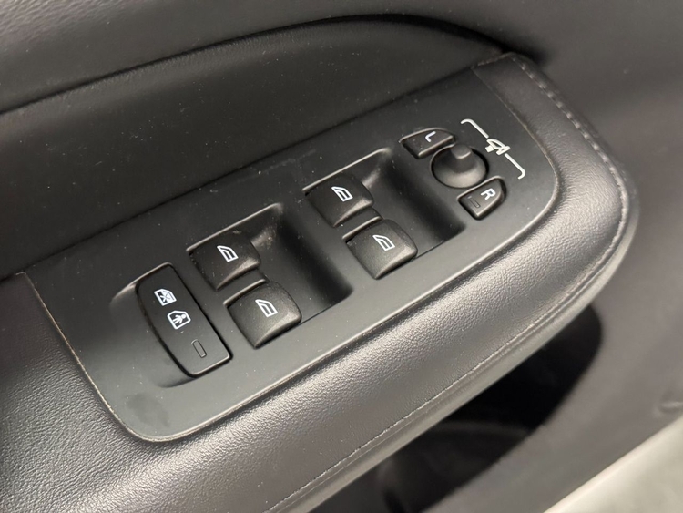 Volvo V60 2.0 B4 D PLUS DARK AUTO foto 17