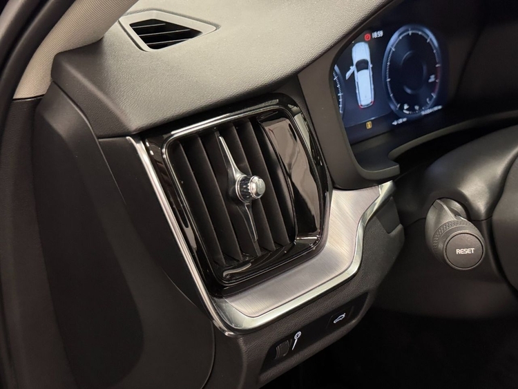 Volvo V60 MOMENTUM PRO AUTO  foto 17