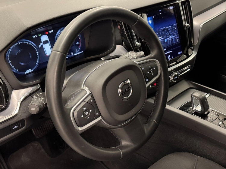 Volvo V60 MOMENTUM PRO AUTO  foto 18