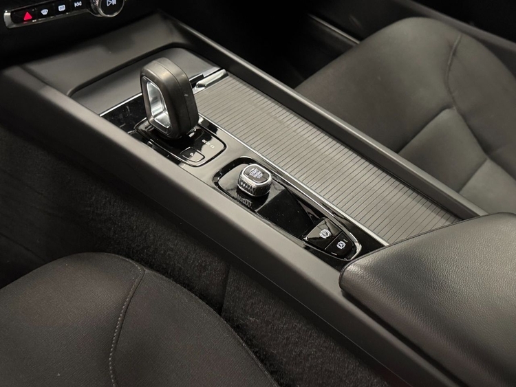 Volvo V60 MOMENTUM PRO AUTO  foto 25