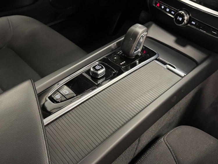 Volvo V60 MOMENTUM PRO AUTO  foto 38