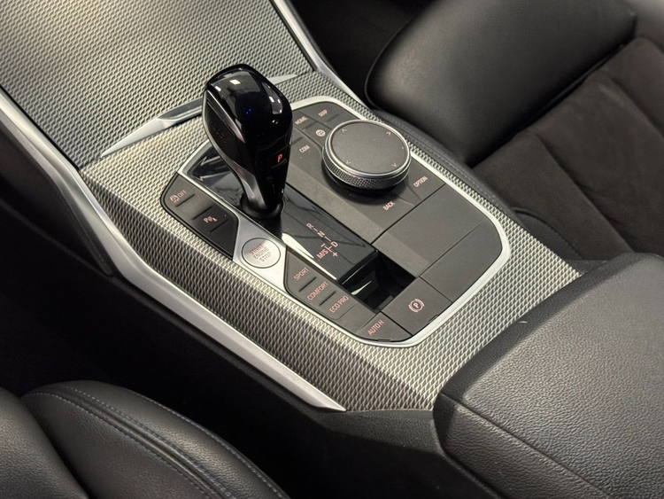 BMW Serie 3 318d AUTO foto 29