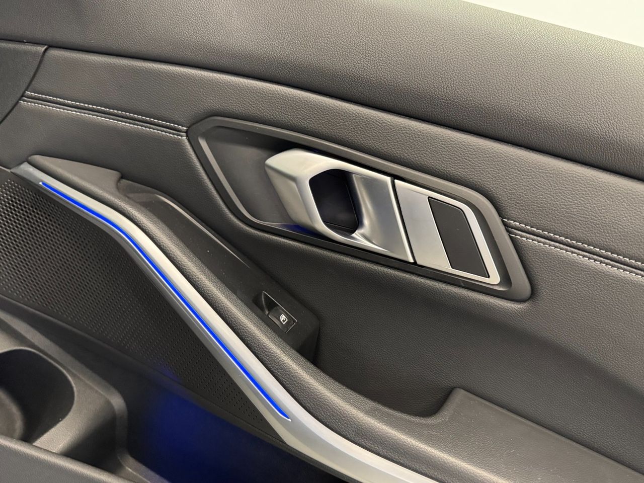 BMW Serie 3  320D  miniatura 32