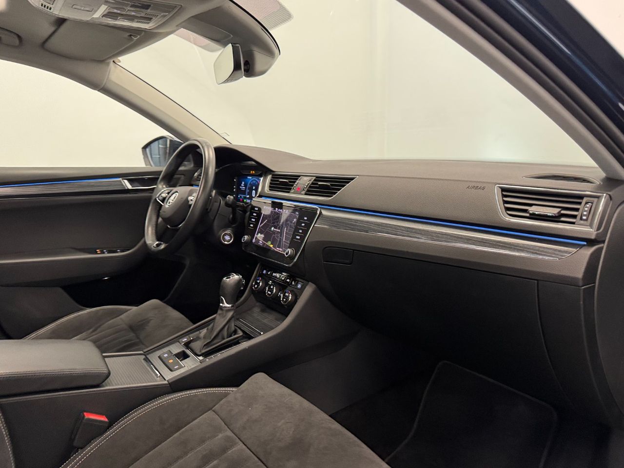 Skoda Superb COMBI STYLE 2.0TDI 200CV DSG miniatura 29