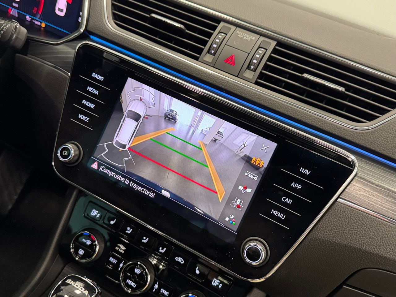 Skoda Superb COMBI STYLE 2.0TDI 200CV DSG foto 38