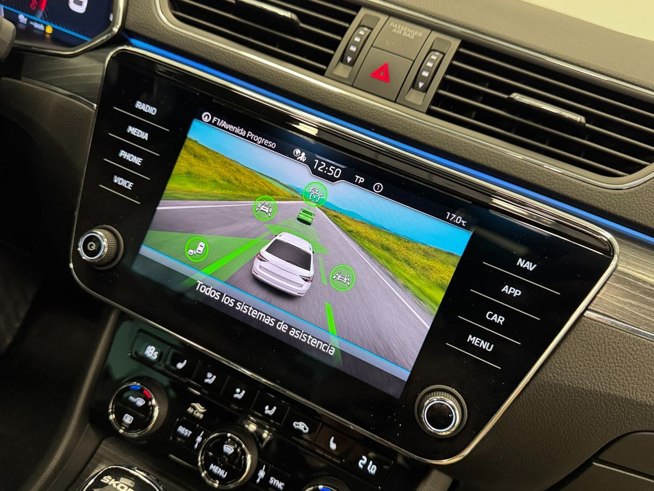 Skoda Superb COMBI STYLE 2.0TDI 200CV DSG foto 39