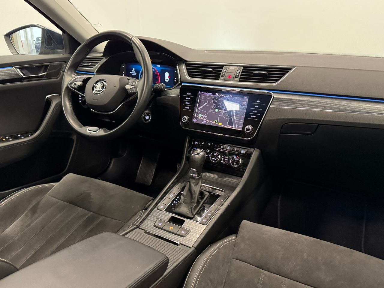 Skoda Superb COMBI STYLE 2.0TDI 200CV DSG foto 11