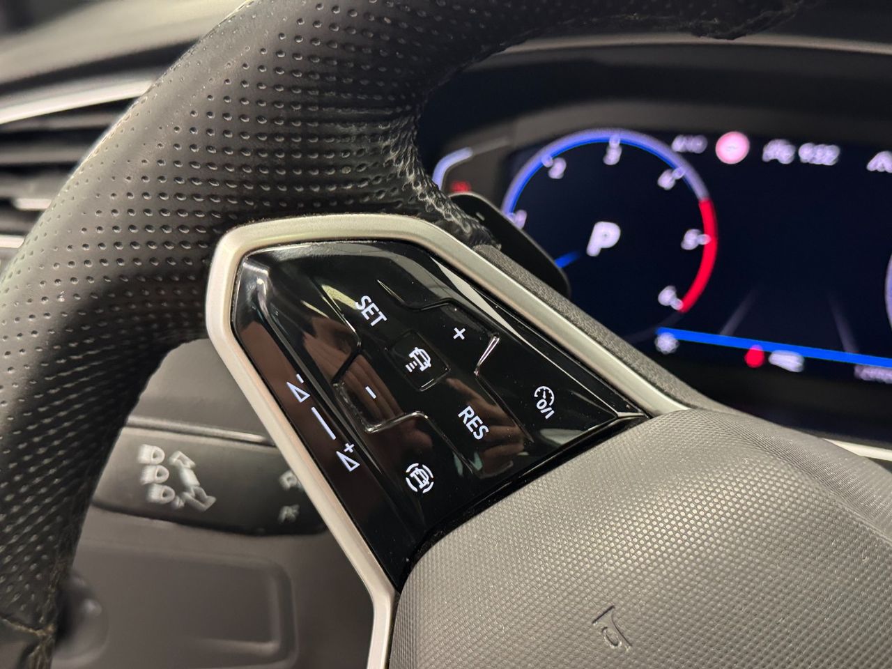 Volkswagen Tiguan R-LINE DSG foto 16