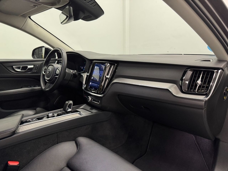 Volvo V60 PLUS DARK AUTO 2.0 B4 D foto 13
