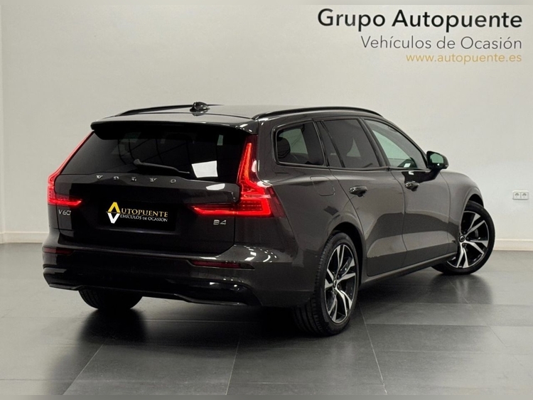 Volvo V60 PLUS DARK AUTO 2.0 B4 D foto 4