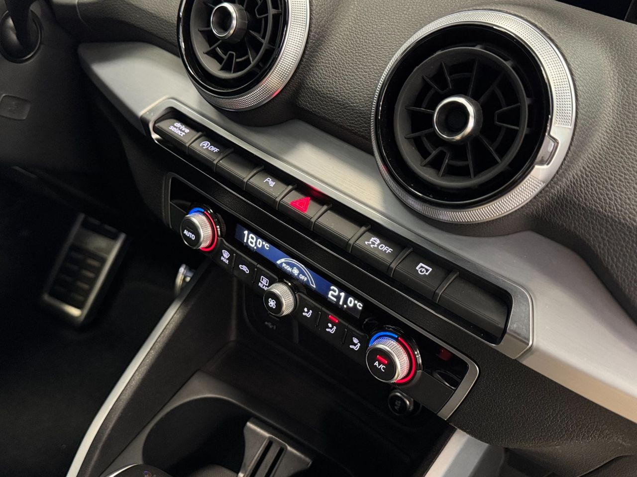 Audi Q2 S-LINE 35TFSI S-TRONIC miniatura 36