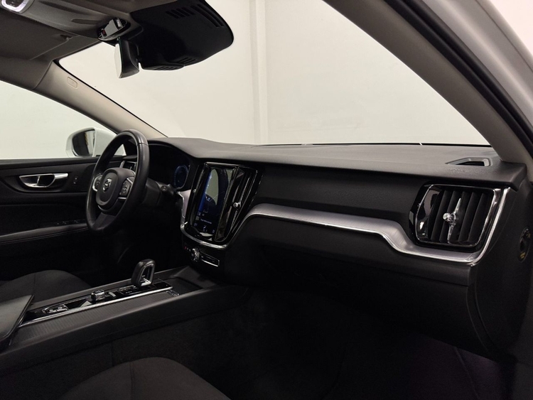 Volvo V60 2.0 B4 D MOMENTUM PRO AUTO foto 24