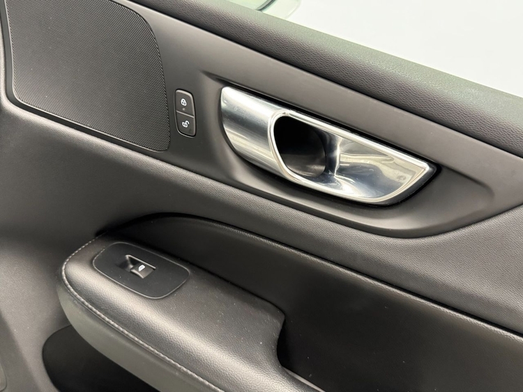 Volvo V60 2.0 B4 D MOMENTUM PRO AUTO foto 25