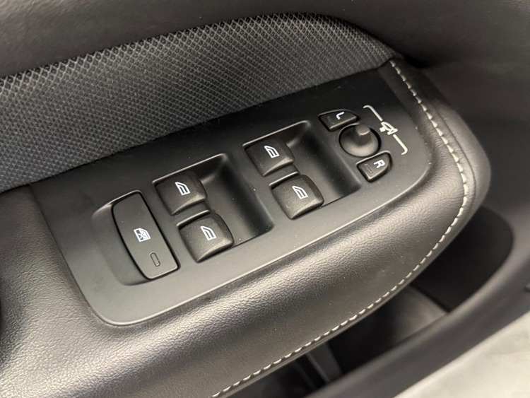 Volvo XC60 RECHARGE R-DESIGN AUTO foto 16
