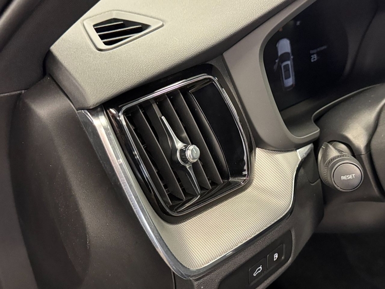 Volvo XC60 T6 RECHARGE PLUS DARK AUTO foto 18