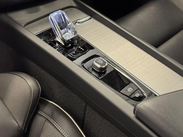 Volvo XC60 T6 RECHARGE PLUS DARK AUTO foto 25