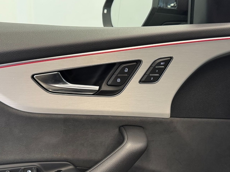 Audi Q8 55TFSI BLACK LIMITED  foto 17