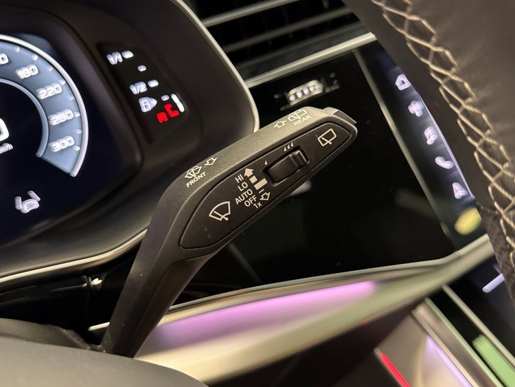 Audi Q8 55TFSI BLACK LIMITED  foto 25