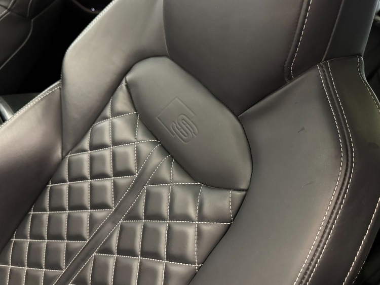 Audi Q8 55TFSI BLACK LIMITED  foto 31