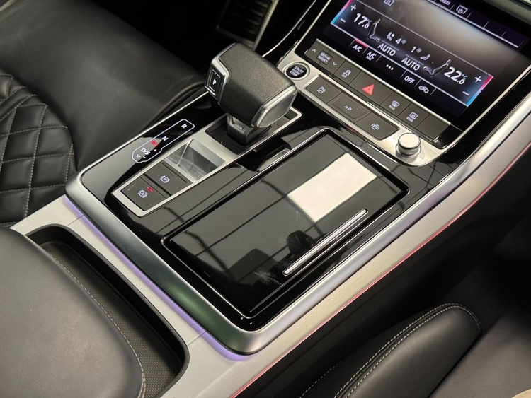 Audi Q8 55TFSI BLACK LIMITED  foto 48