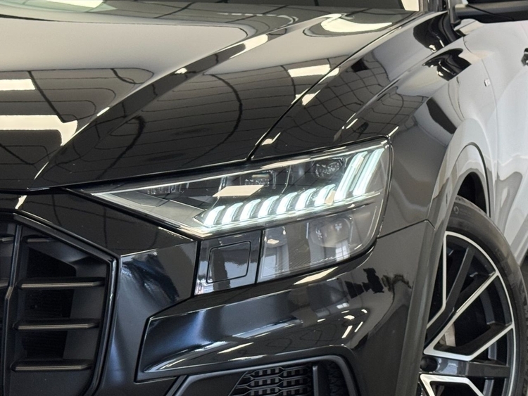 Audi Q8 55TFSI BLACK LIMITED  foto 57