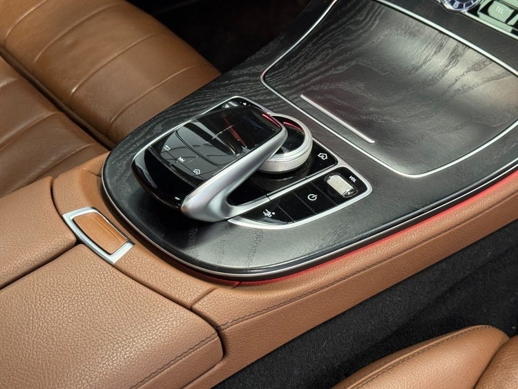 Mercedes Clase E 220D AMG foto 35