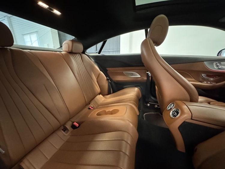 Mercedes Clase E 220D AMG foto 38