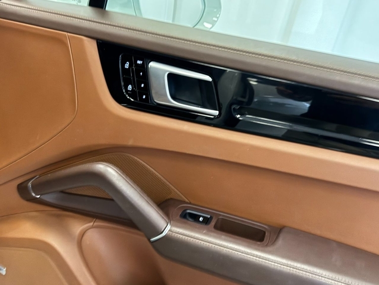 Porsche Cayenne CAYENNE foto 23