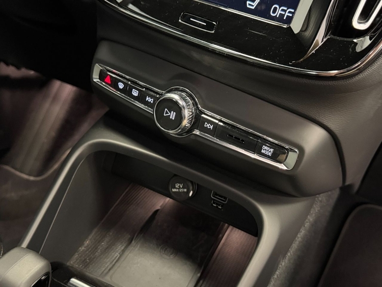 Volvo XC40 T4 PLUS BRIGHT AUTO  foto 32