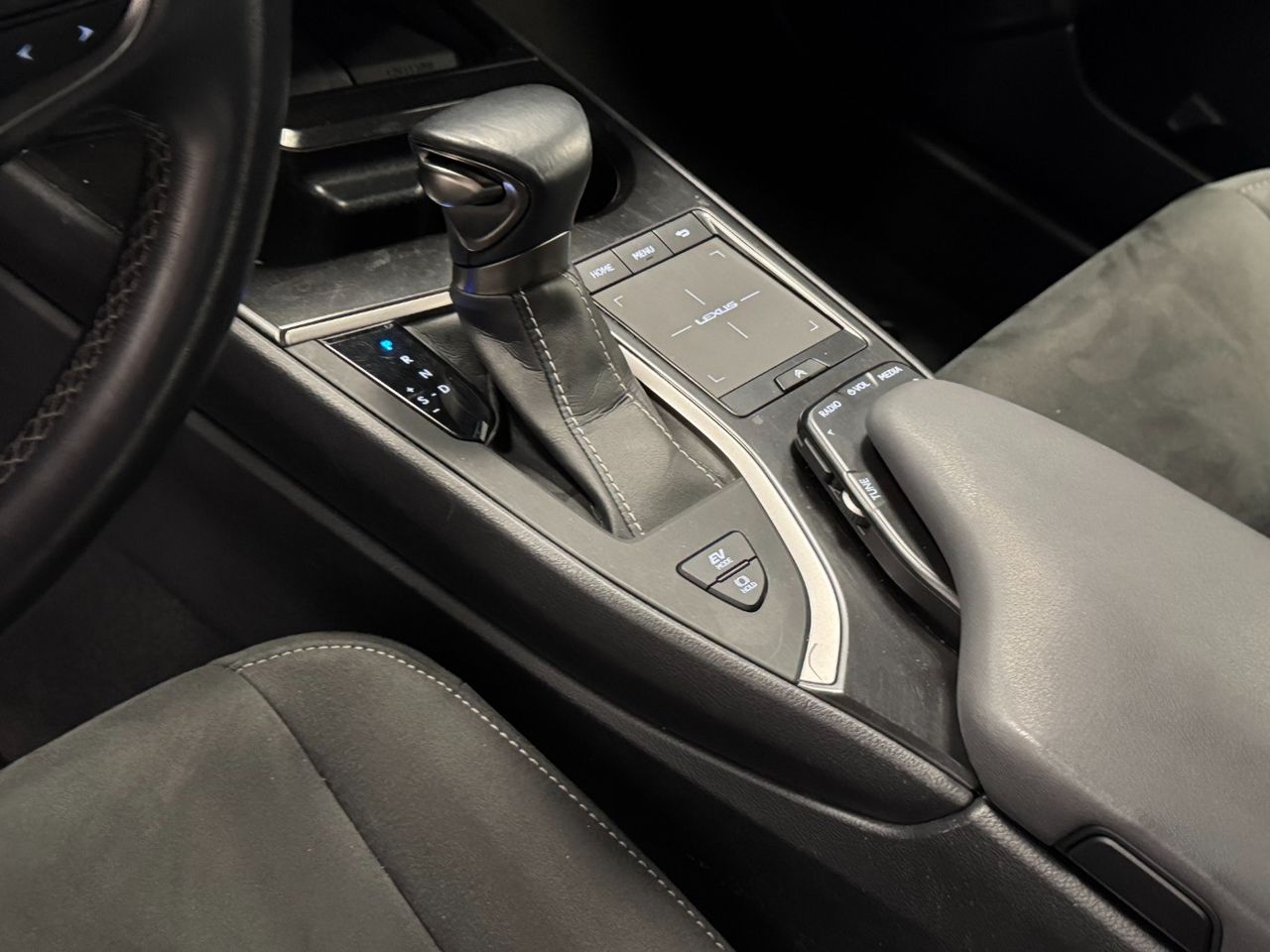Lexus UX 250H BUSINESS foto 25