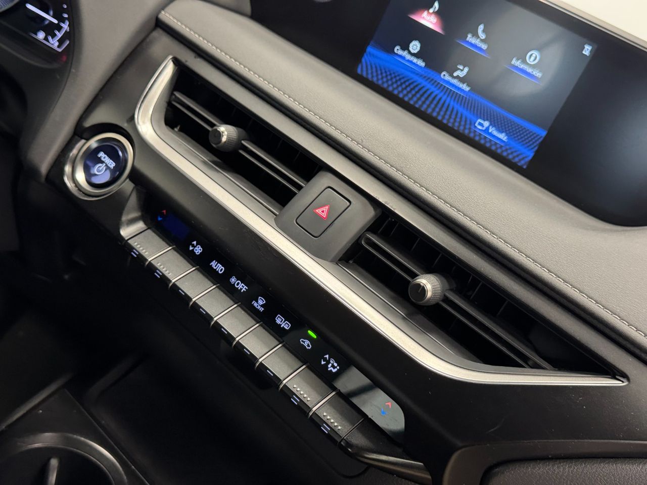 Lexus UX 250H BUSINESS foto 29