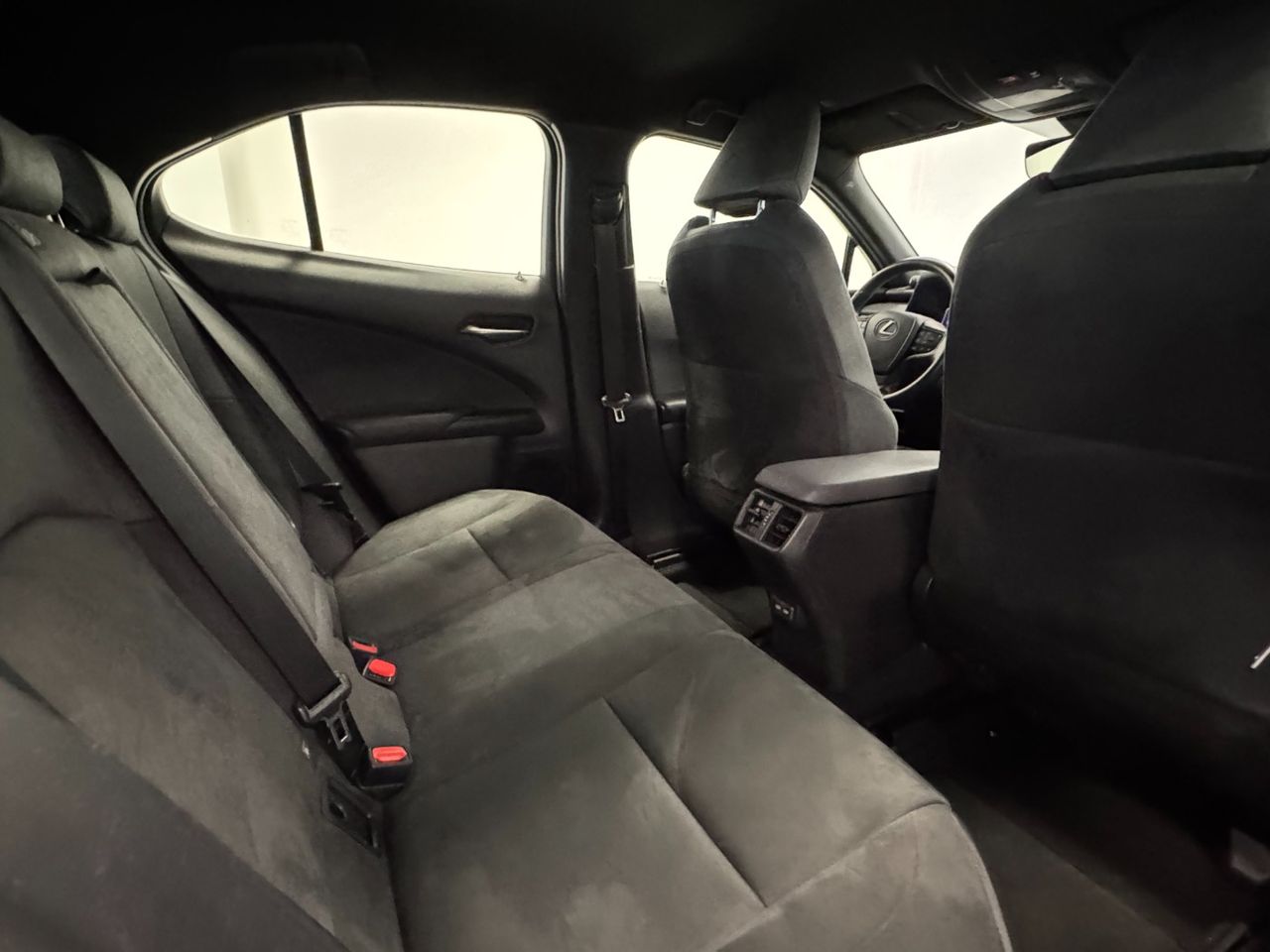 Lexus UX 250H BUSINESS foto 32