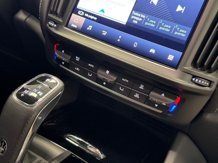 Maserati Levante LEVANTE GRANLUSSO 3.0 V6 foto 37