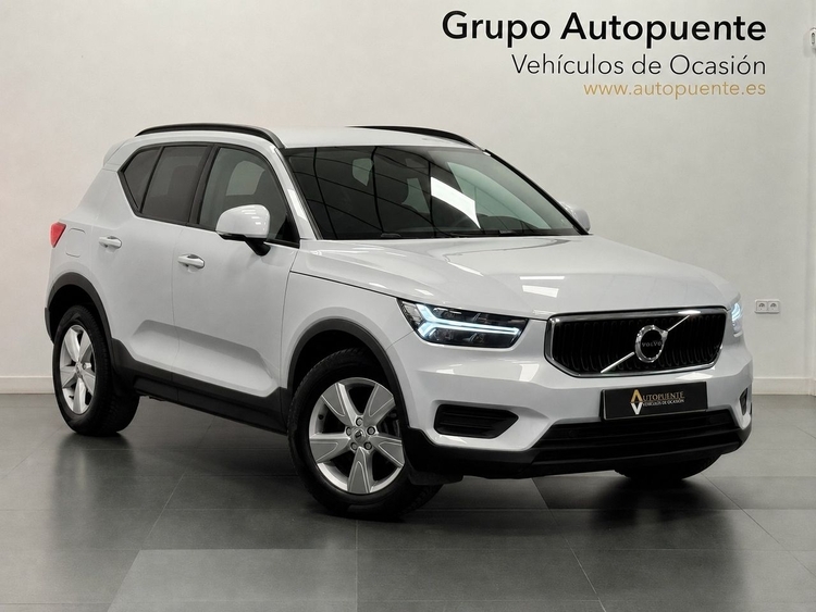 Volvo XC40 MOMENTUM CORE AUTO foto 2
