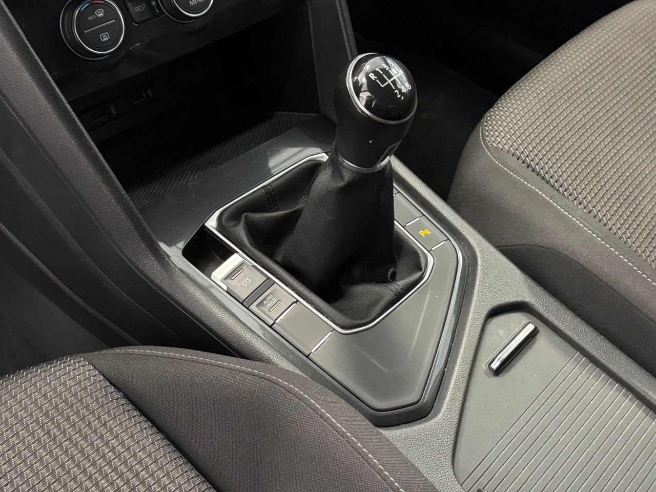 Volkswagen Tiguan ADVANCED miniatura 21