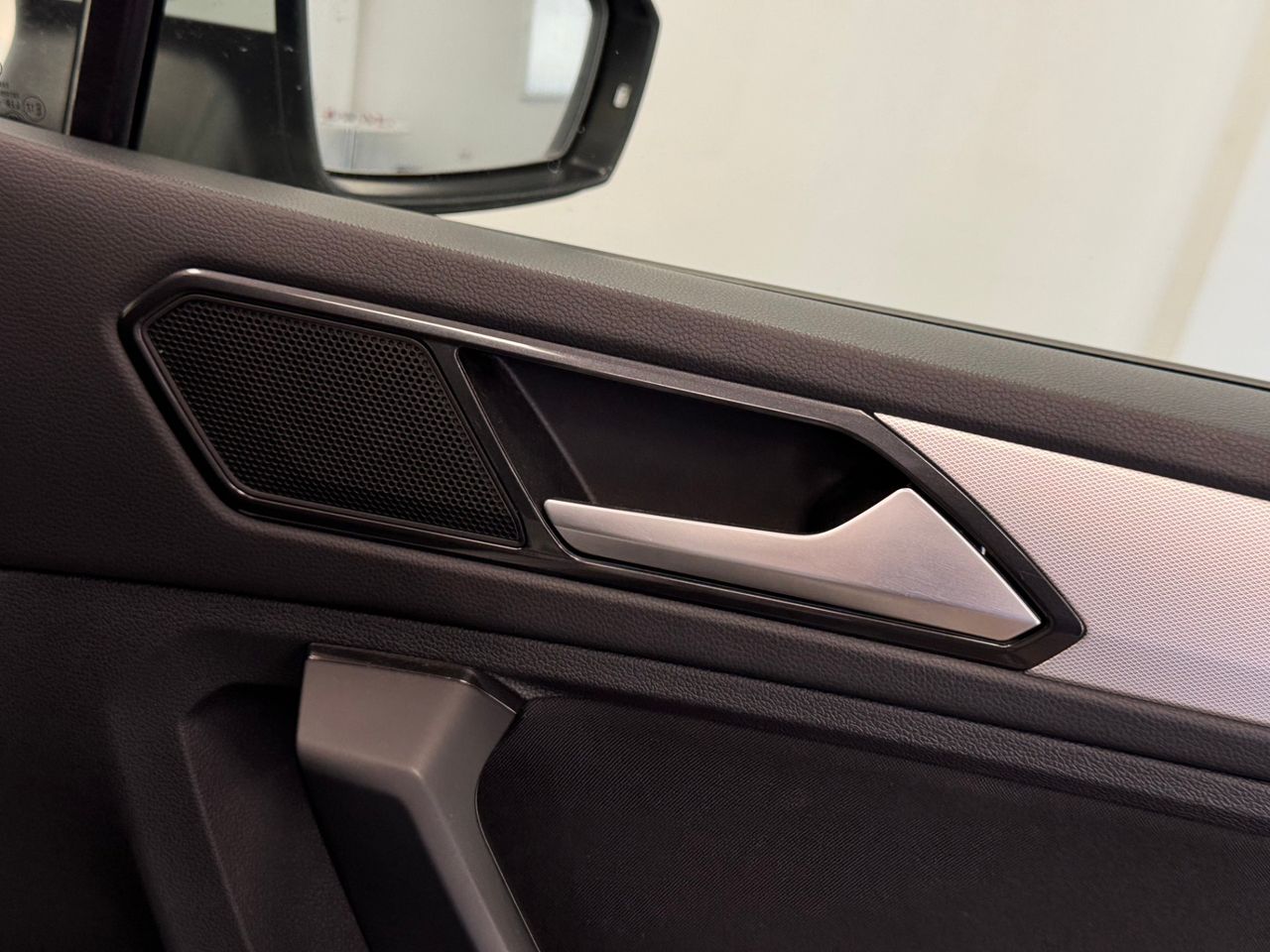 Volkswagen Tiguan ADVANCED miniatura 24