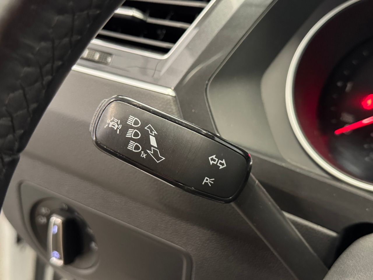 Volkswagen Tiguan ADVANCED foto 17